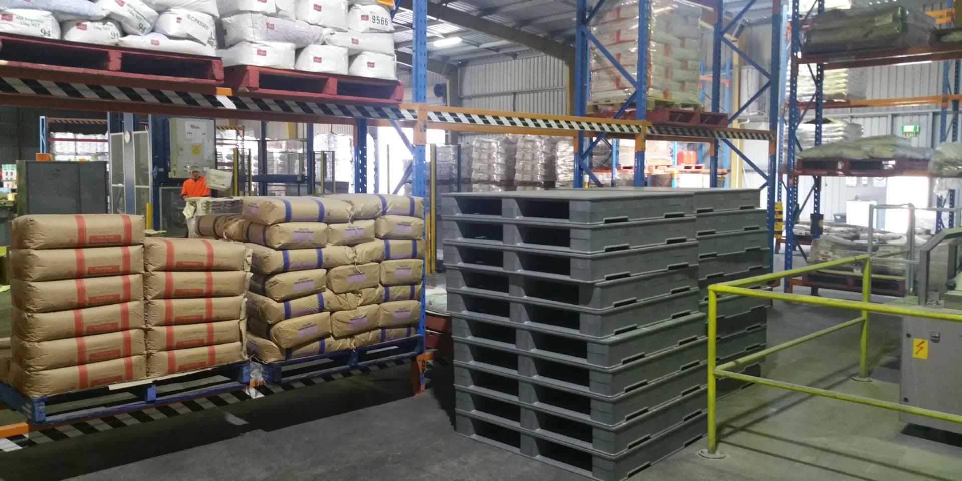 Food & Beverages — plastic pallets, crates and spill containment